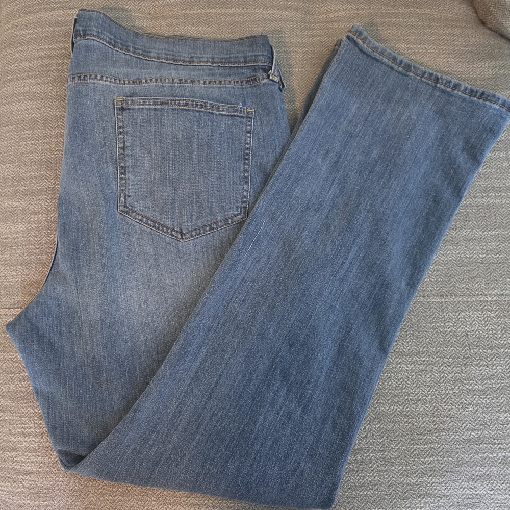 Womens Plus Size 20 Lighter Wash Old Navy Flirt Bootcut Jeans 2X EUC Comfy 20W